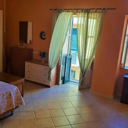 Elvira, Nel Centro Storico Di Tropea!