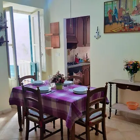 Elvira, Nel Centro Storico Di Tropea! Tropea