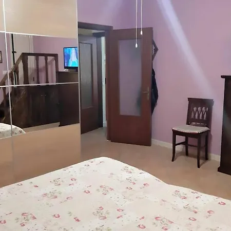 Elvira, Nel Centro Storico Di Tropea!