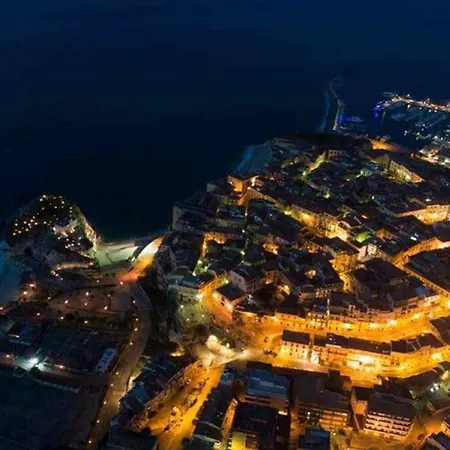 Elvira, Nel Centro Storico Di Tropea! *