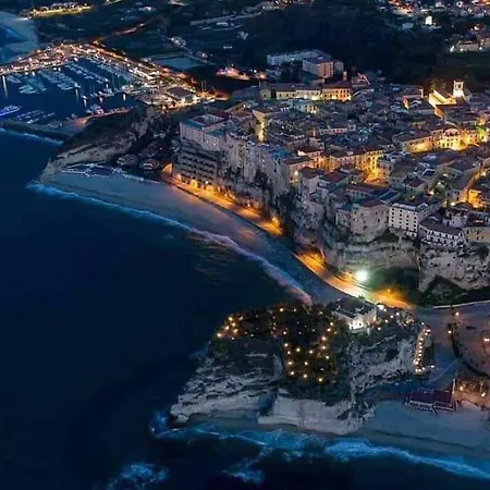 Elvira, Nel Centro Storico Di Tropea!